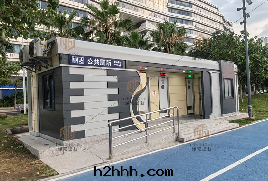 成(chéng)品移動(dòng)廁所(suǒ)，一(yī)種(zhǒng)方(fāng)便、衛生(shēng)、环保的(de)公(gōng)共(gòng)衛生(shēng)設施